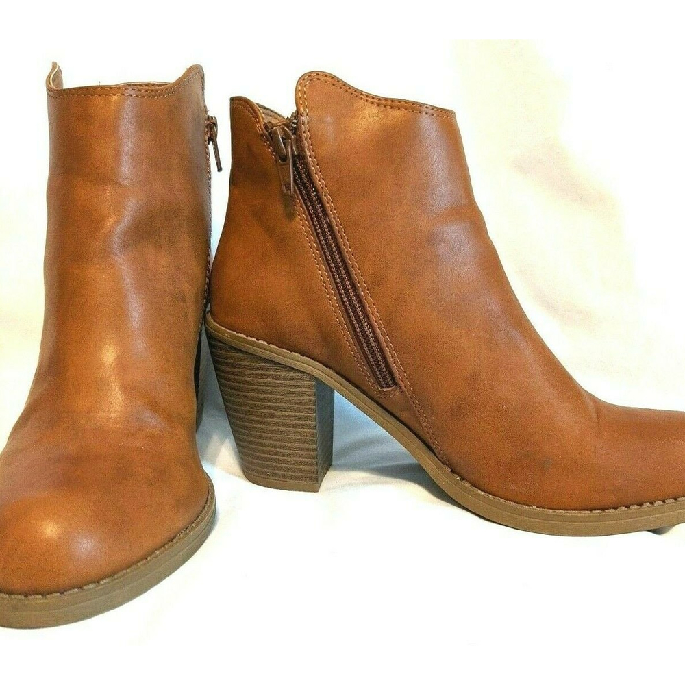 Brown Leather Ankle Boots, Womens 7 American Rag Cie  3 inch Heel Western Casual